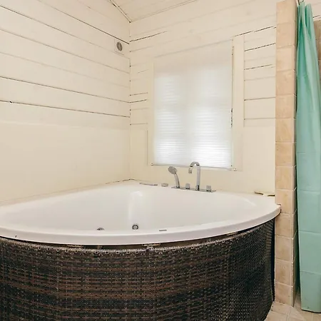4 Star In Vaeggerlose Bøtø By